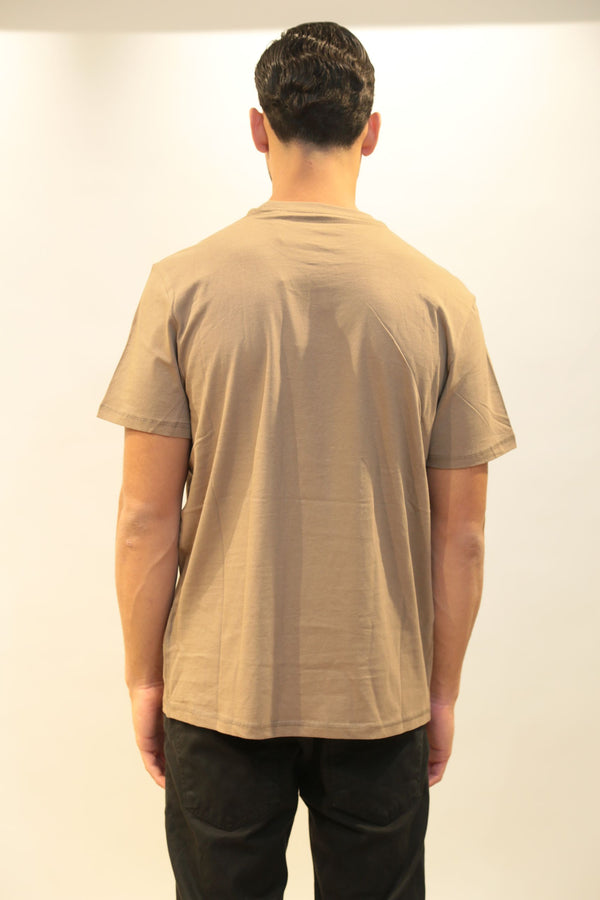 T-Shirt Uomo GUESS  TRIANGLE LOGO M5BI04I3Z14 - Collezione A/I 2025/26